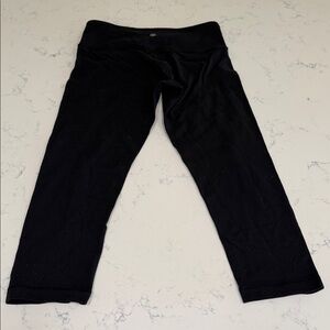 Lululemon Black Cropped Leggings 20” inseam - 6
